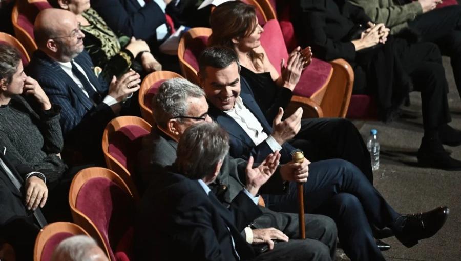 Xαμoς στην παρουσίαση του βιβλίου του Τσίπρα – Φώναζαν: «Να τος ο πρωθυπουργός!»