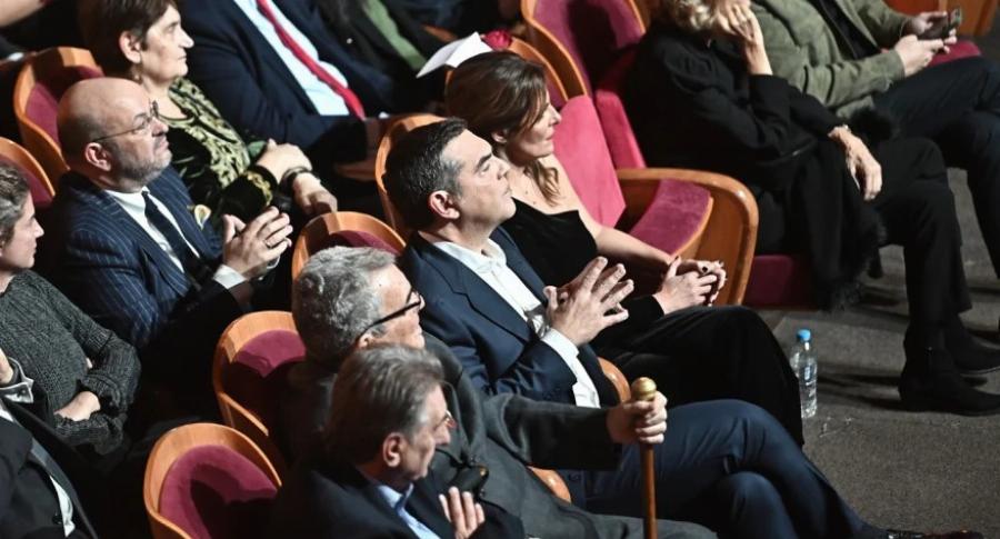 Xαμoς στην παρουσίαση του βιβλίου του Τσίπρα – Φώναζαν: «Να τος ο πρωθυπουργός!»