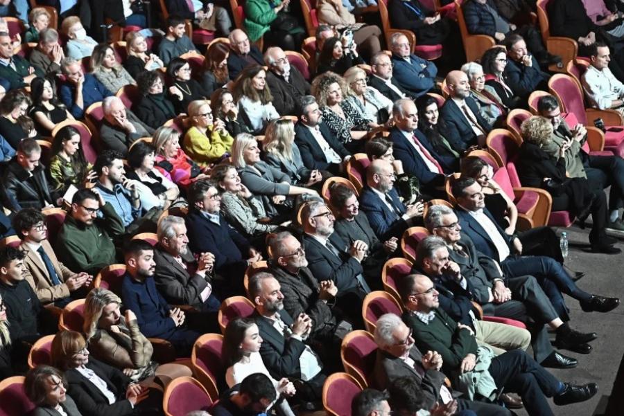 Xαμoς στην παρουσίαση του βιβλίου του Τσίπρα – Φώναζαν: «Να τος ο πρωθυπουργός!»