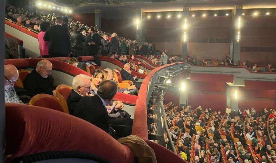 Xαμoς στην παρουσίαση του βιβλίου του Τσίπρα – Φώναζαν: «Να τος ο πρωθυπουργός!»