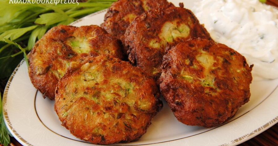 Οι τέλειοι κολοκυθοκεφτέδες που δεν βαραίνουν στο τηγάνι