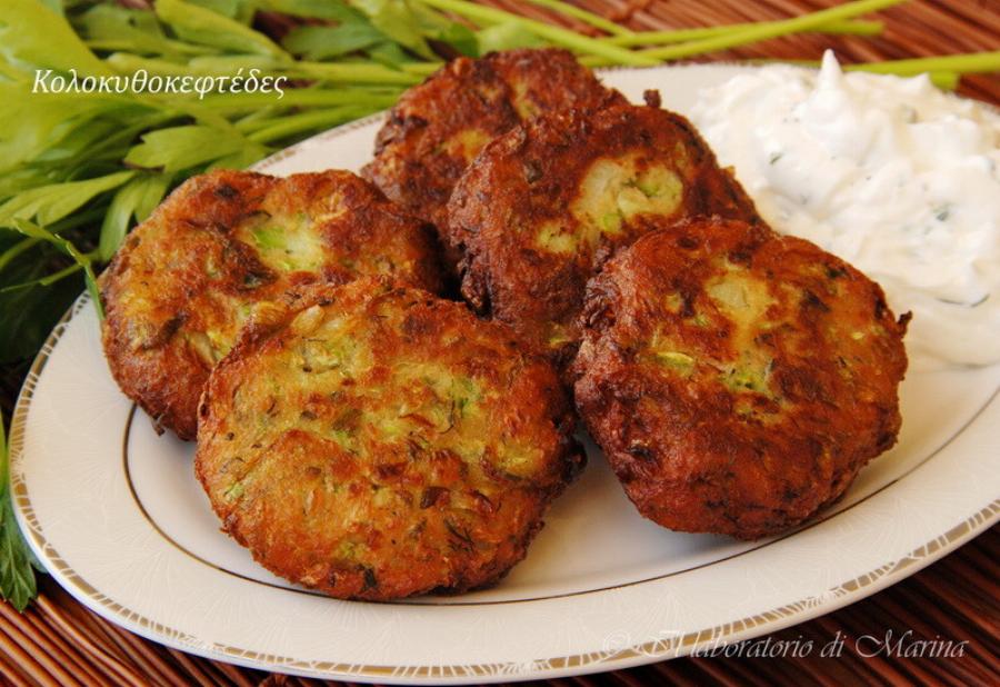 Οι τέλειοι κολοκυθοκεφτέδες που δεν βαραίνουν στο τηγάνι