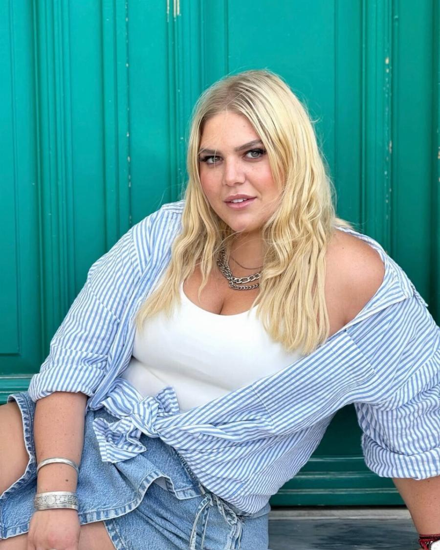 Σοκ με την Δανάη Μπάρκα – Έγινε τελειώς ξανθιά και επιστρέφει αύριο στην τηλεόραση