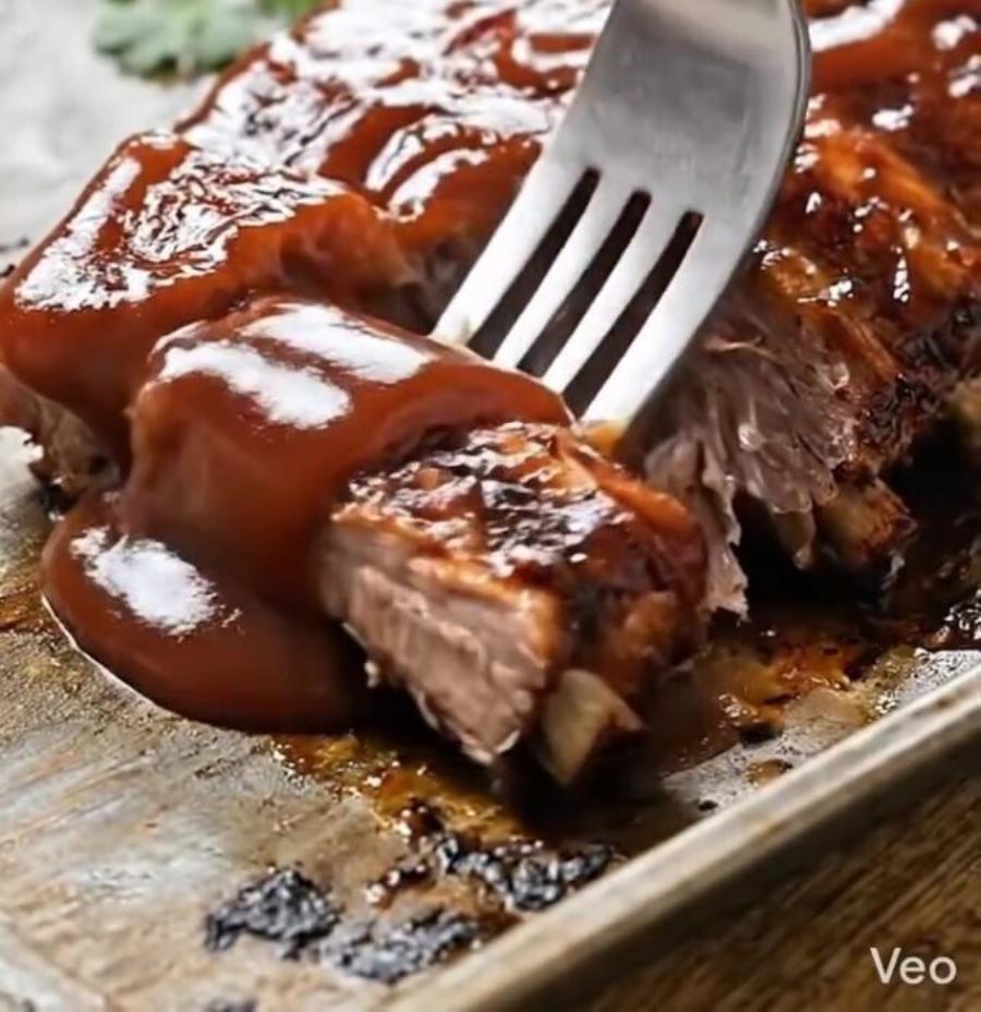 Τα πιο ζουμερά παϊδάκια με σπιτική BBQ σάλτσα που θα φτιάξεις ποτέ