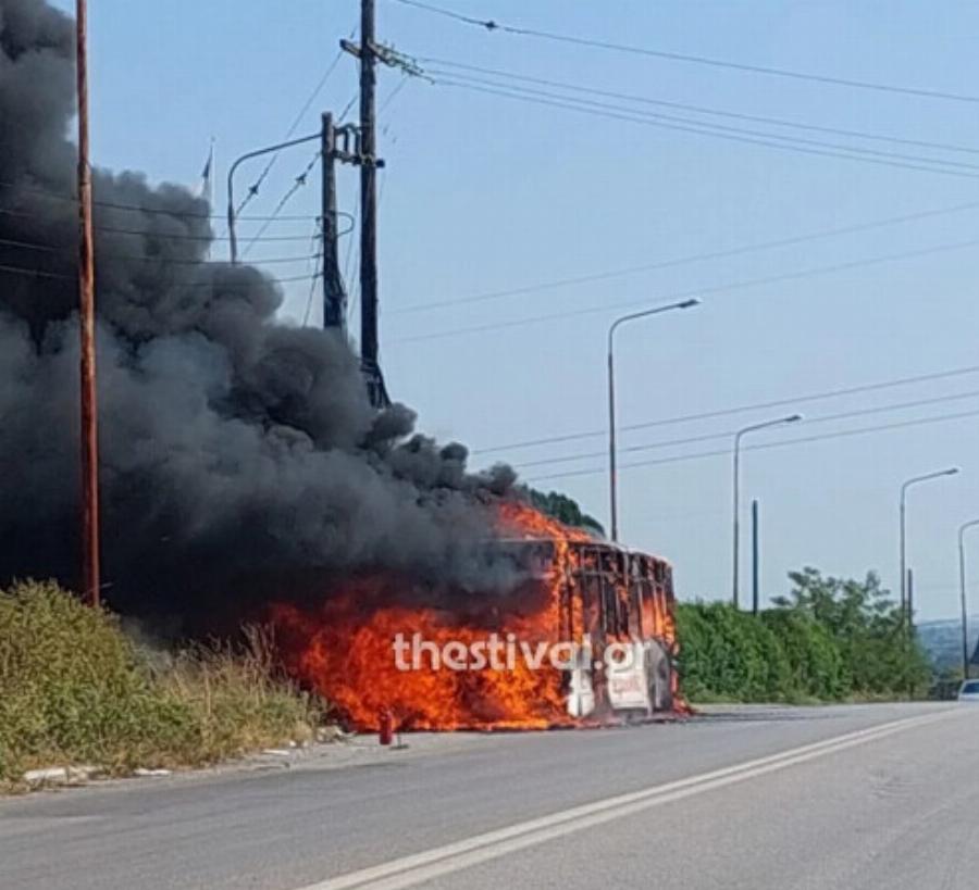 Έκτακτο: Στις φλόγες λεωφορείο των ΚΤΕΛ γεμάτο επιβάτες