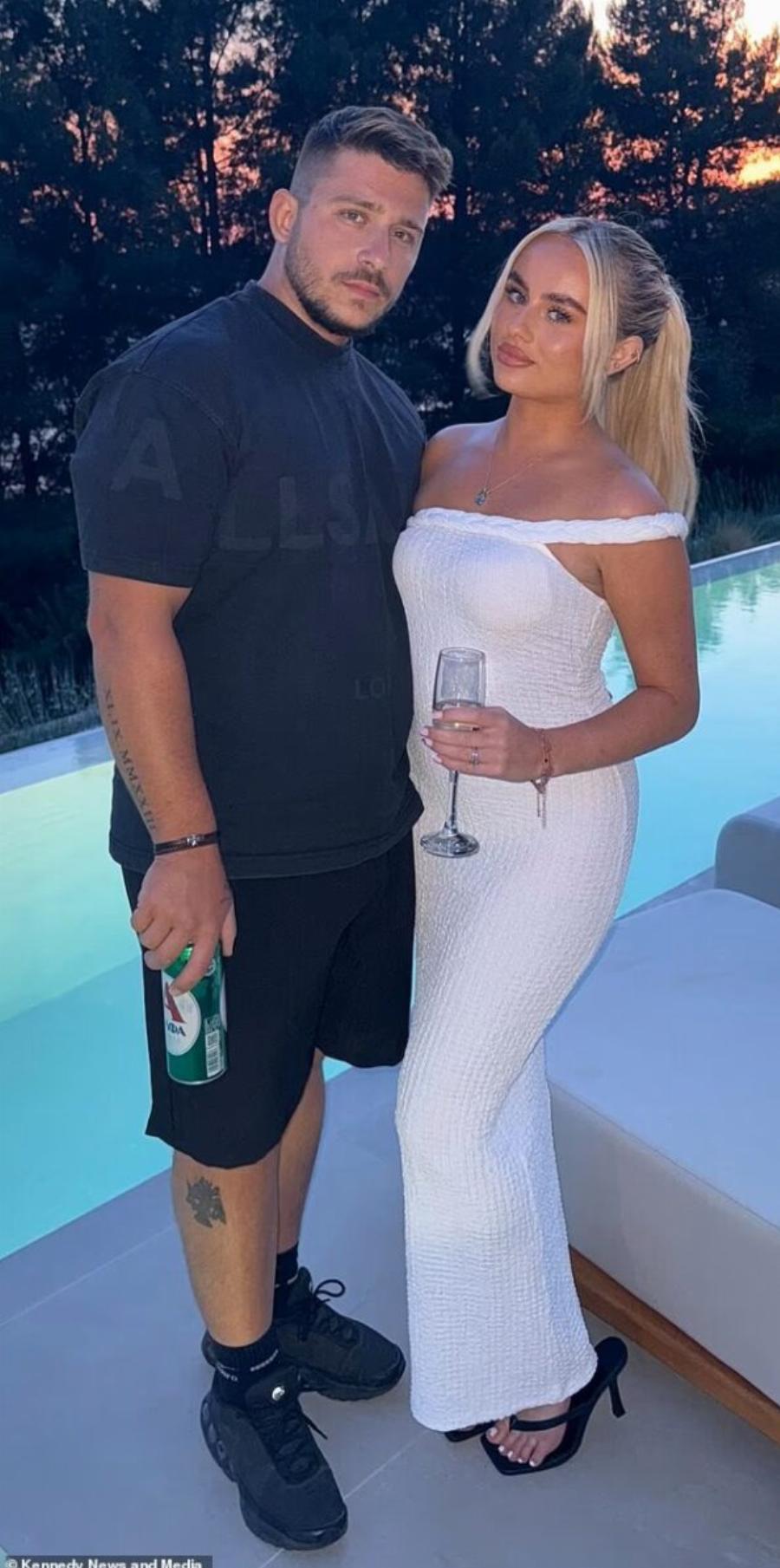 Ερωτεύτηκα Έλληνα σερβιτόρο στις διακοπές ο οποίος μου έριχνε σφηνάκια στο στόμα – Πλέον ζούμε μαζί και είμαστε ευτυχισμένοι