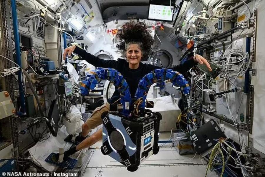 Γιατί γέρασαν 10 χρόνια οι αστροναύτες που επέστρεψαν μετά από 9 μήνες: «Γκρι μαλλιά, πόδια κοτόπουλου και βλάβη στο DNA παρόμοια με το κάπνισμα»