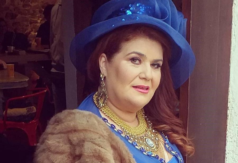 Θυμάστε τη Ρόδη από το «Καφέ της Χαράς»; Ε, ξεχάστε ό,τι ξέρατε! Έχασε 45 κιλά, άλλαξε στιλ κι αν την έβλεπε έτσι ο Πώποτας θα… ξεχνούσε τη Χαρά