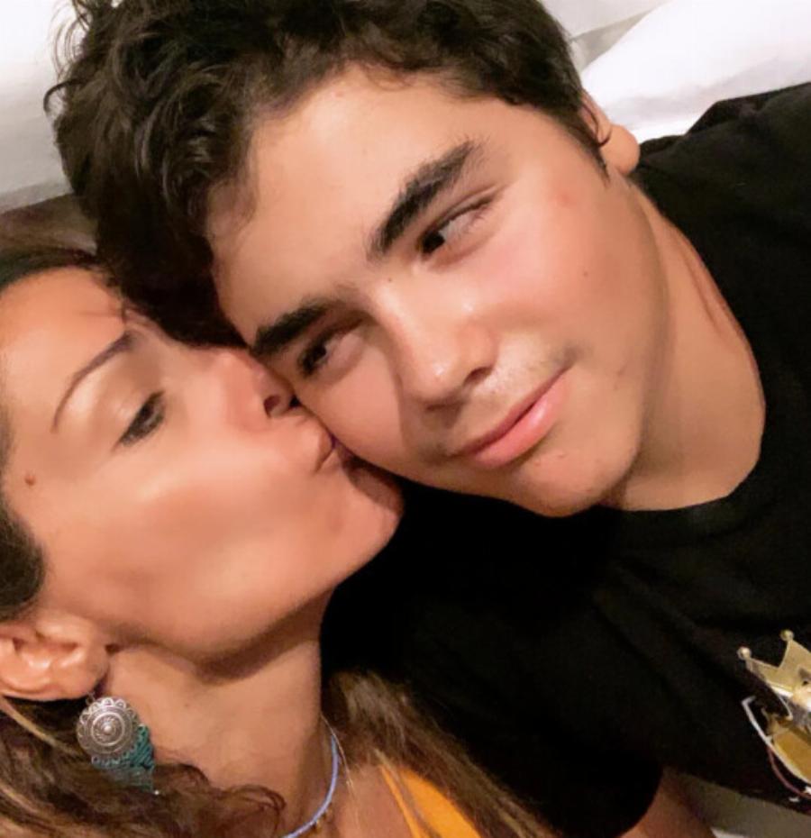 Ζει μακριά από κάμερες, δεν τον γνωρίζουν στον δρόμο: Ο γιος της Βανδή, μεγάλωσε κι έχει αποφασίσει τι δουλειά θα κάνει