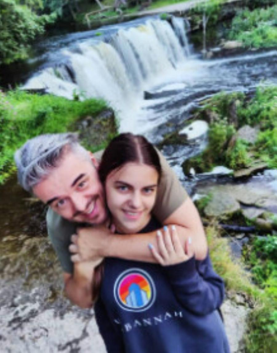 Διακοπές στο εξωτερικό για τον Πέτρο Πολυχρονίδη – Η εμφάνιση με την κόρη του και τη σύζυγό του