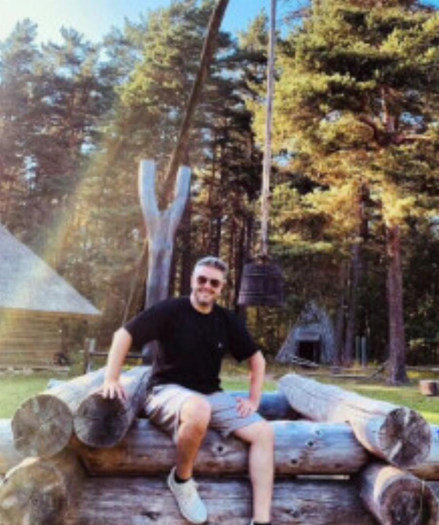 Διακοπές στο εξωτερικό για τον Πέτρο Πολυχρονίδη – Η εμφάνιση με την κόρη του και τη σύζυγό του