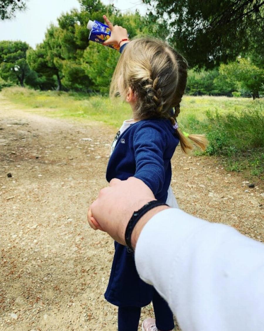 Άγγελος Λάτσιος: Θα λιώσετε! Οι πέντε φώτο με τη μικρή του αδερφή, Μαρίνα στην Άνδρο