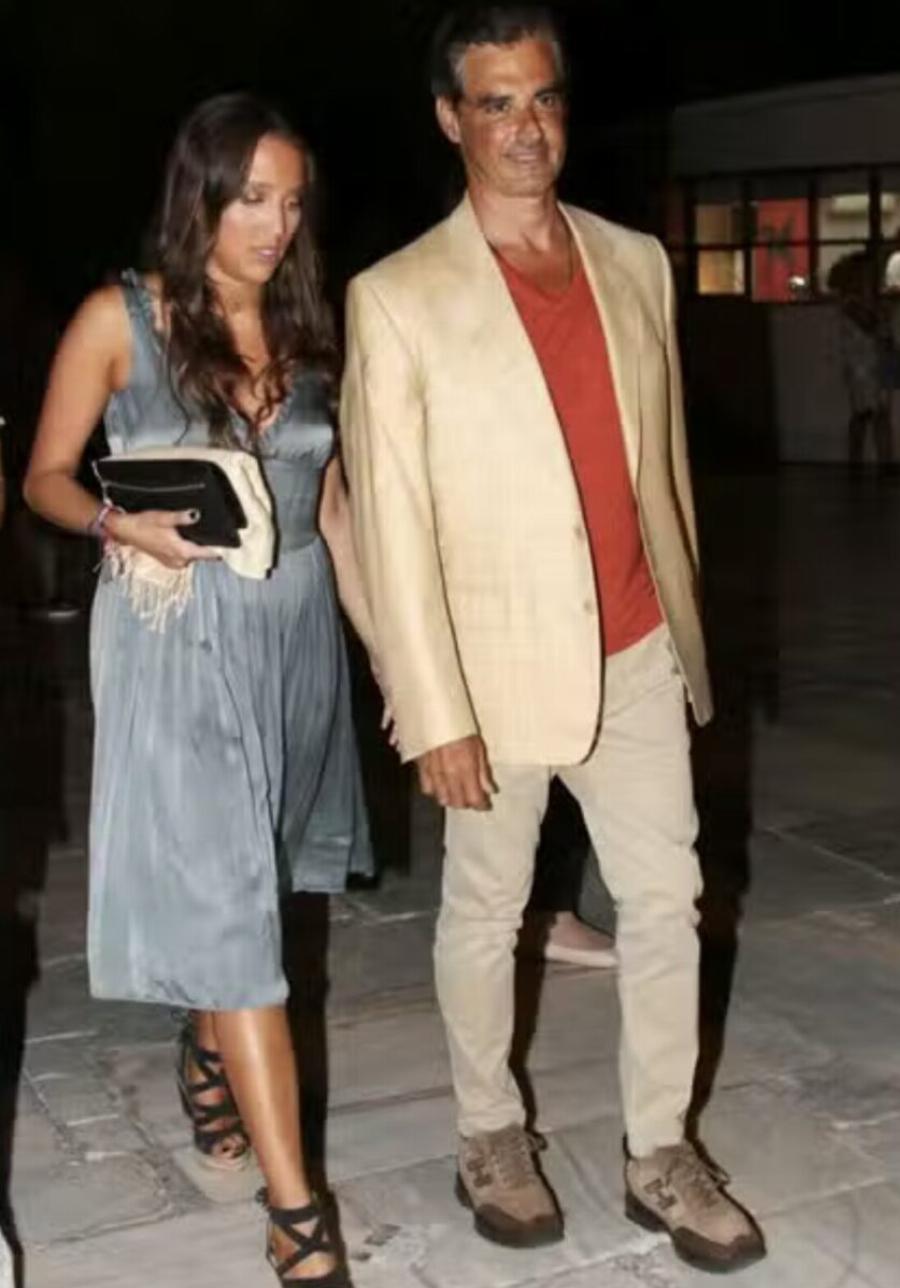 Άρης Σπηλιωτόπουλος: Η κατά 29 χρόνια νεότερη σύντροφος και η σχέση του με τον Τόνι Σφήνο