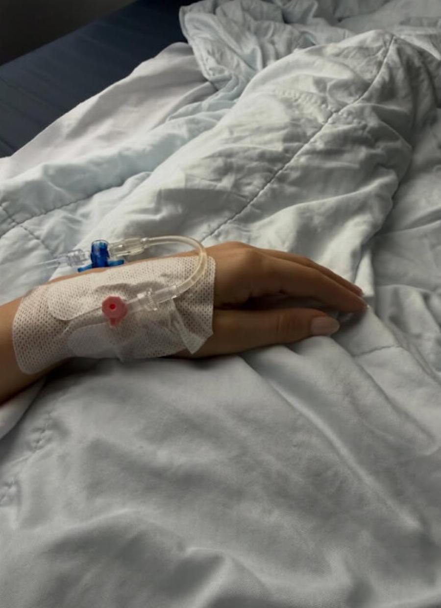 Δύσκολες ώρες για τη Κέλλυ Βρανάκη: Οι φωτογραφίες από το νοσοκομείο και το μήνυμα