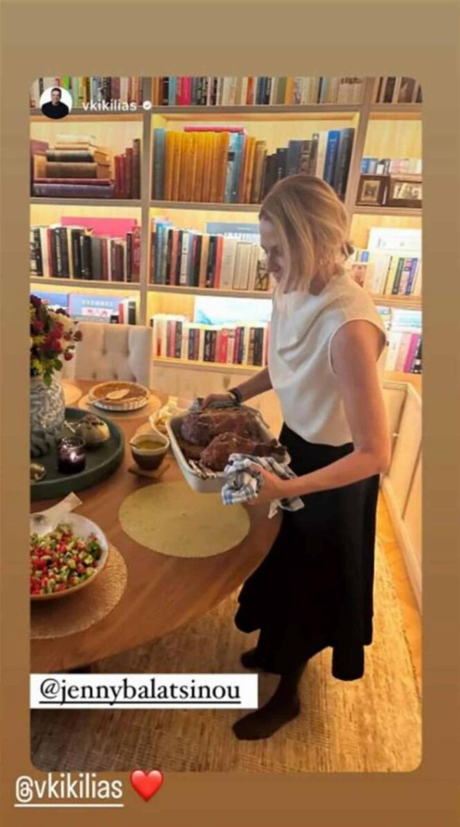 Βασίλης Κικίλιας: Φωτογραφίζει την Τζένη Μπαλατσινού στο χριστουγεννιάτικο γεύμα τους