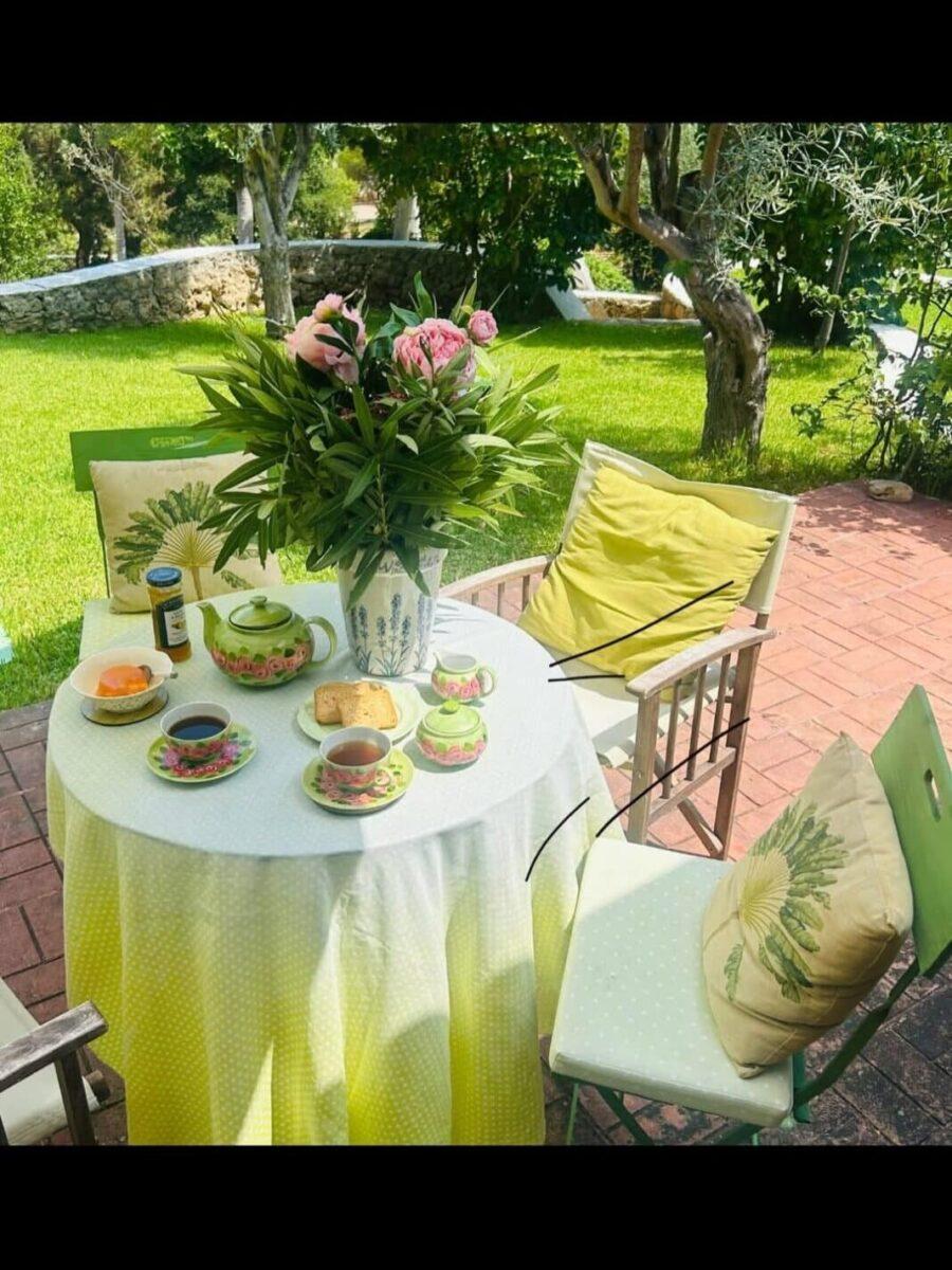 Μιμή Ντενίση: Οι φωτογραφίες από το πασχαλινό τραπέζι με την κόρη της, Μαριτίνα και τον σύντροφό της