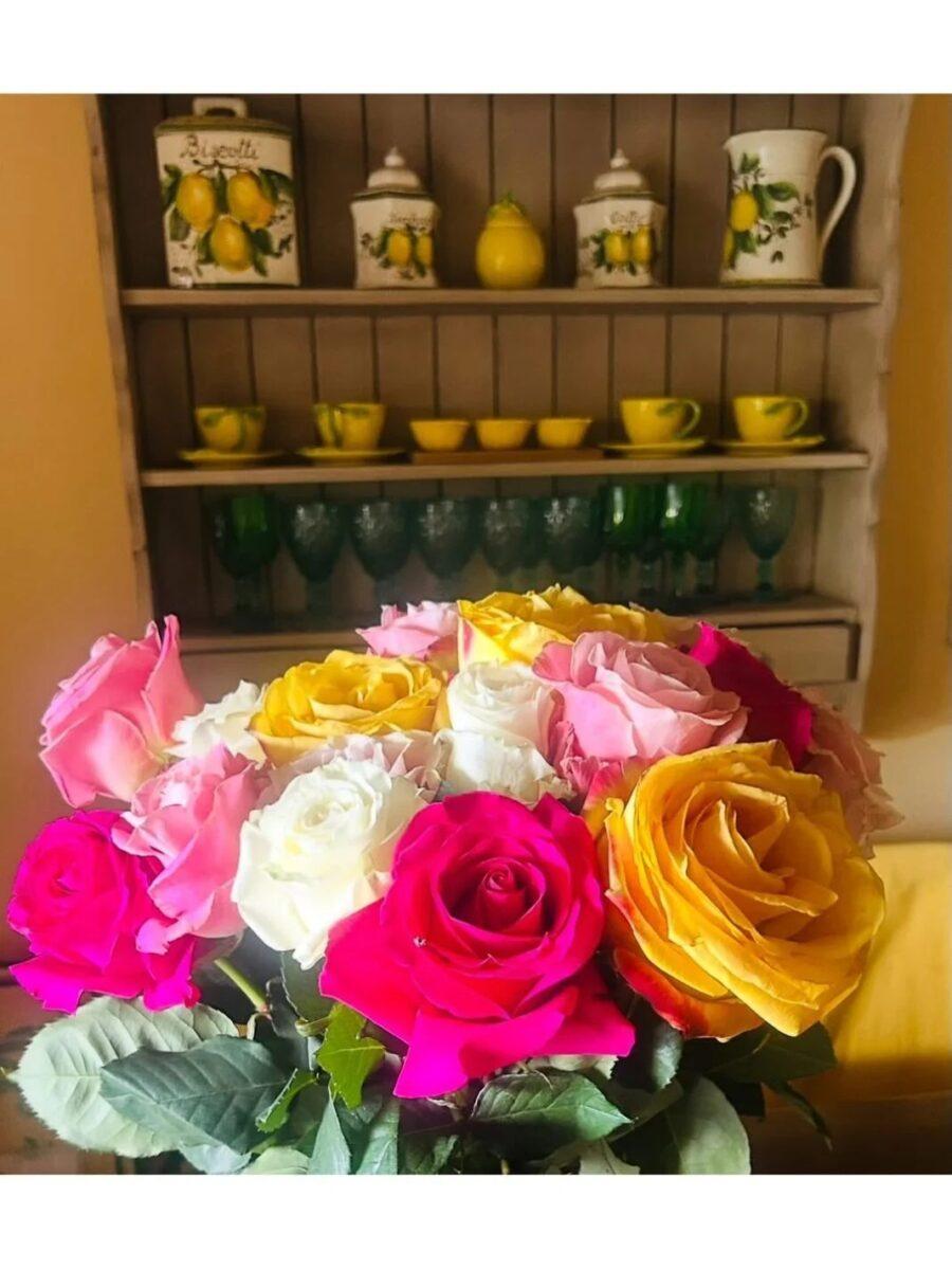 Μιμή Ντενίση: Οι φωτογραφίες από το πασχαλινό τραπέζι με την κόρη της, Μαριτίνα και τον σύντροφό της