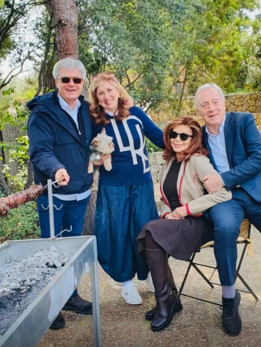 Μιμή Ντενίση: Οι φωτογραφίες από το πασχαλινό τραπέζι με την κόρη της, Μαριτίνα και τον σύντροφό της