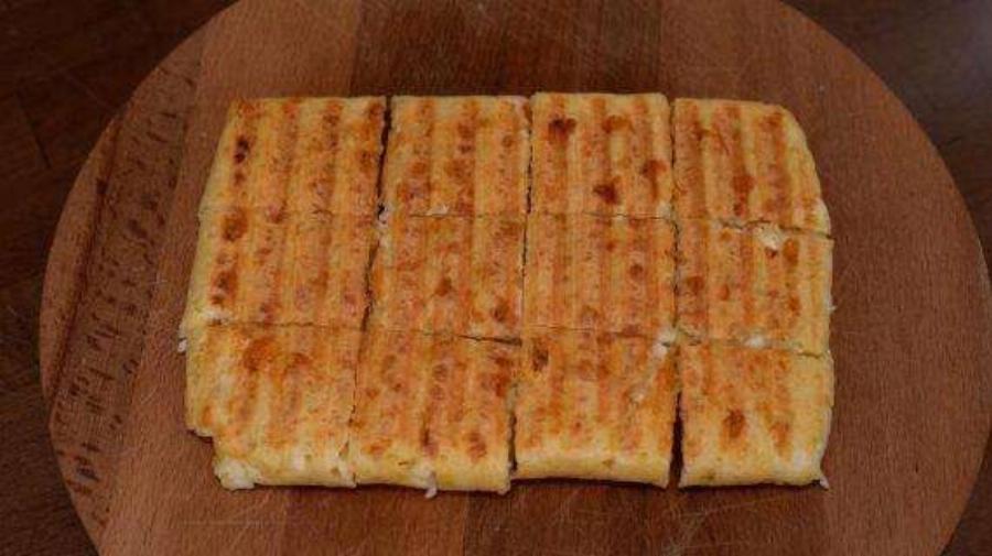 Συνταγή για εύκολη τυρόπιτα χωρίς φύλλο με μόλις 3 υλικά από τον Δημήτρη Μιχαηλίδη