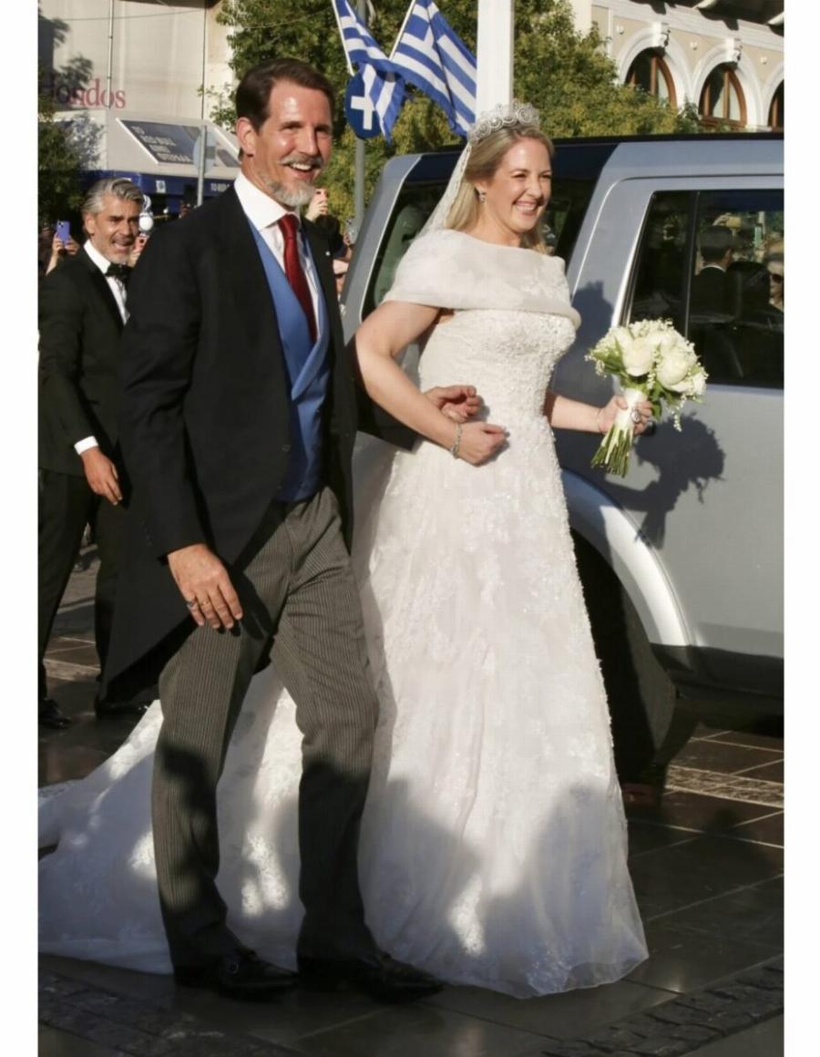 Θεοδώρα: Το εντυπωσιακό νυφικό από Ελληνίδα σχεδιάστρια παγκοσμίου φήμης – Η επώνυμη τιάρα και το ιστορικό πέπλο