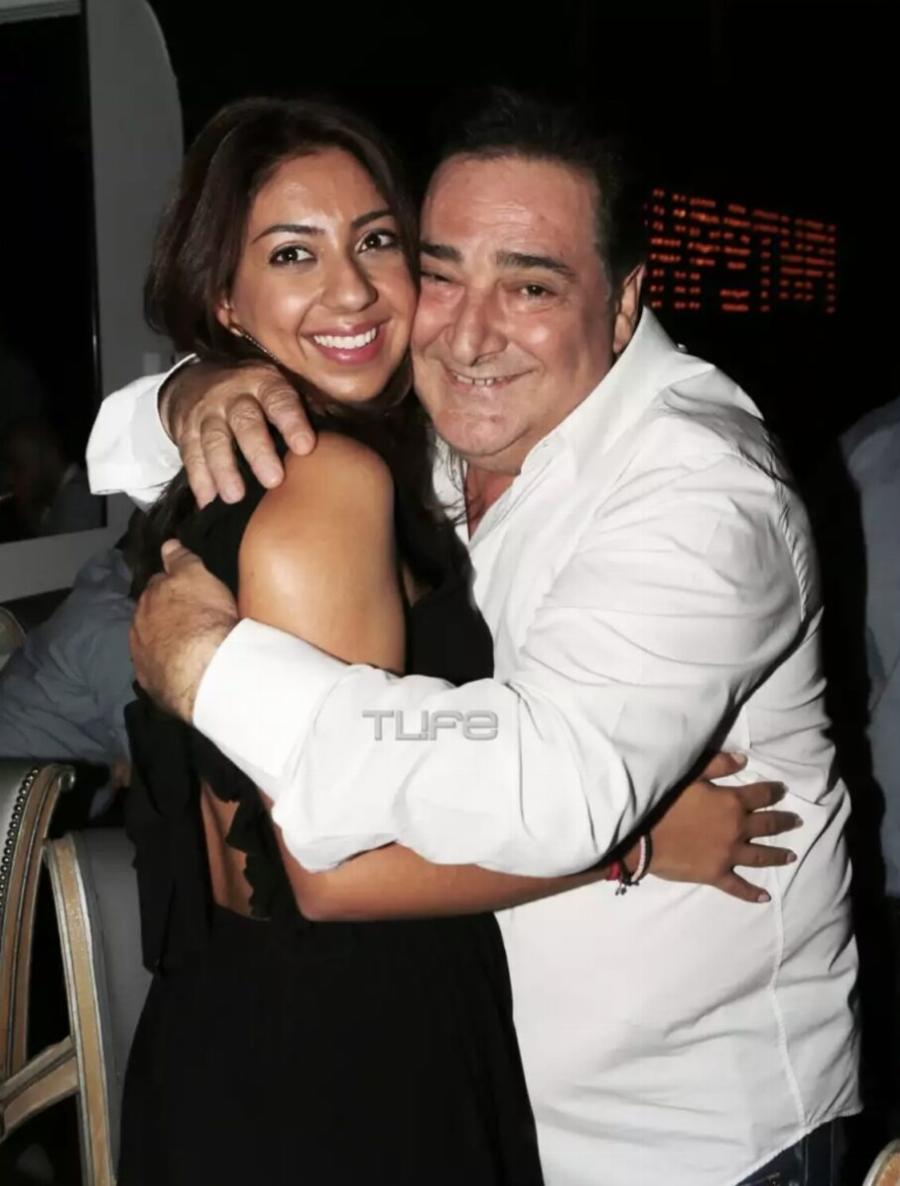 Βασίλης Καρράς: Οι γυναiκες της ζωής του – Σύζυγος και κόρη, έμειναν δίπλα του μέχρι το τέλος