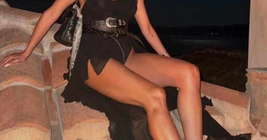 Σάλος με τη φωτογραφία πασίγνωστης και ανερχόμενης καλλονής Ελληνίδας τραγουδίστριας