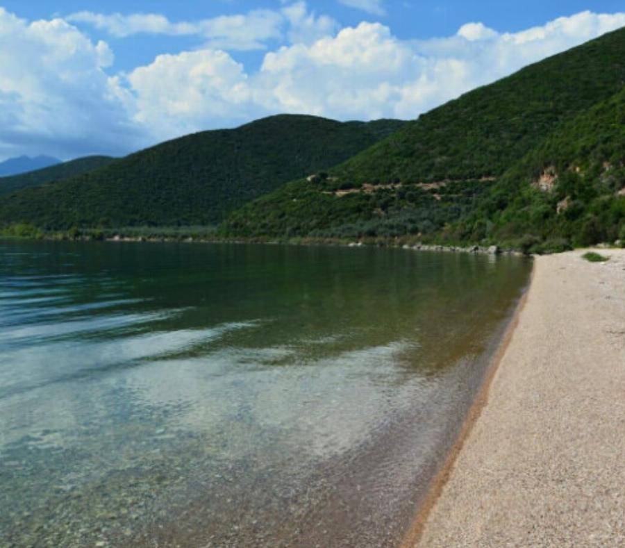 Αν και είναι η πιο μεγάλη λίμνη στην Ελλάδα παραμένει άγνωστη στον περισσότερο κόσμο