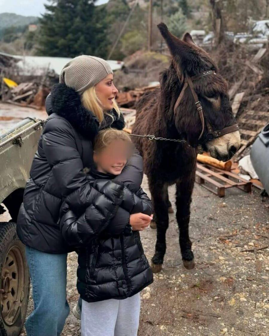 Ελένη Μενεγάκη: Φωτογραφίες από τη χριστουγεννιάτικη απόδρασή της – Η δημόσια έκκληση για την κόρη της