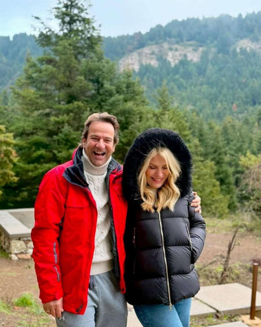 Ελένη Μενεγάκη: Φωτογραφίες από τη χριστουγεννιάτικη απόδρασή της – Η δημόσια έκκληση για την κόρη της