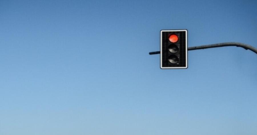 Αλλάζουν τα φανάρια κυκλοφορίας: Ποιο θα είναι το τέταρτο χρώμα και ποια η λειτουργία του