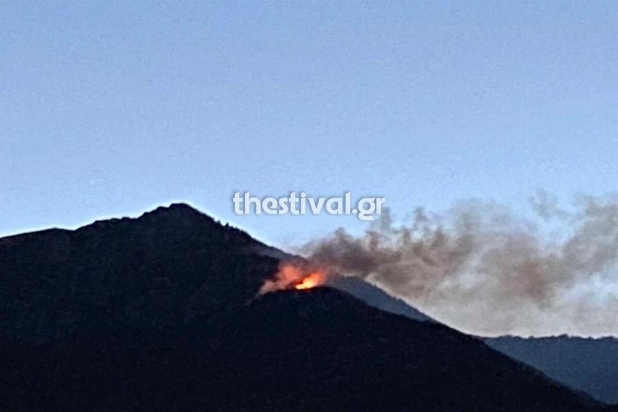 ΕΚΤΑΚΤΟ: Μεγάλη φωτιά: Συναγερμός στην Πυροσβεστική να μην ξεφύγει η κατάσταση- Απειλεί κατοικημένες περιοχές