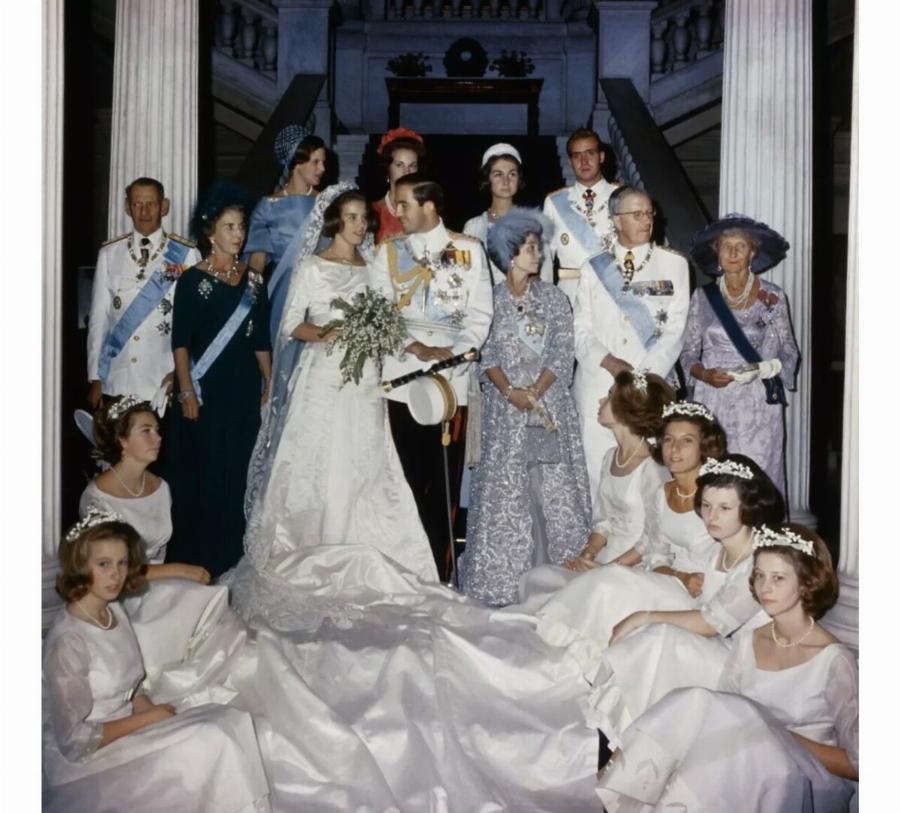 Θεοδώρα: Το εντυπωσιακό νυφικό από Ελληνίδα σχεδιάστρια παγκοσμίου φήμης – Η επώνυμη τιάρα και το ιστορικό πέπλο