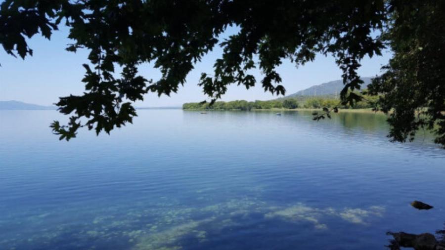 Αν και είναι η πιο μεγάλη λίμνη στην Ελλάδα παραμένει άγνωστη στον περισσότερο κόσμο