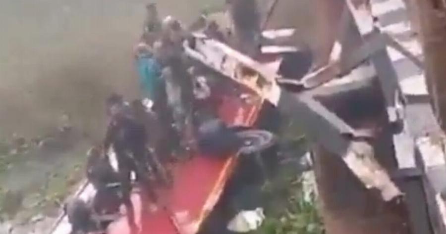 Tpαγωδiα Τώρα: 8 vεκpoi, 10άδες τραuματiες – Λεωφορείο έπεσε στο κενό