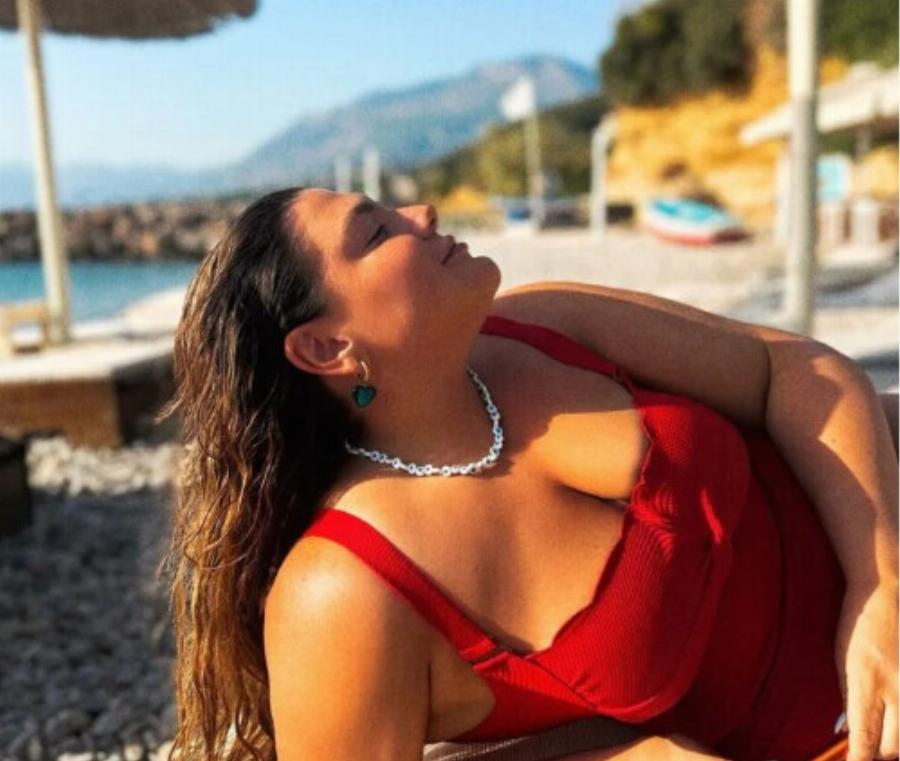 Δανάη Μπάρκα: Οι φωτογραφίες από τις καλοκαιρινές της διακοπές κάνει τους άντρες να παραμιλάνε
