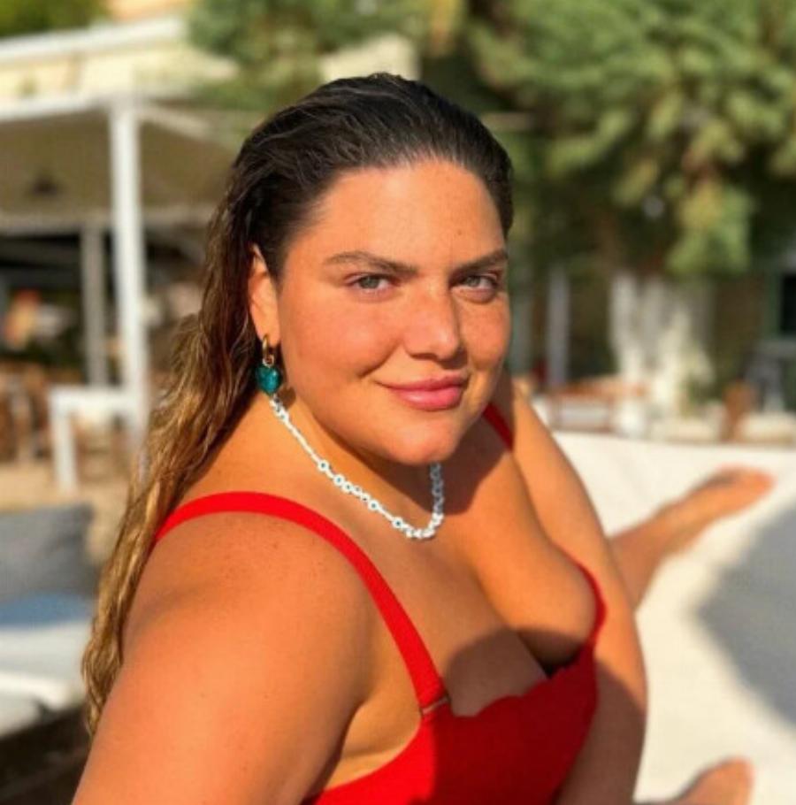 Δανάη Μπάρκα: Οι φωτογραφίες από τις καλοκαιρινές της διακοπές κάνει τους άντρες να παραμιλάνε