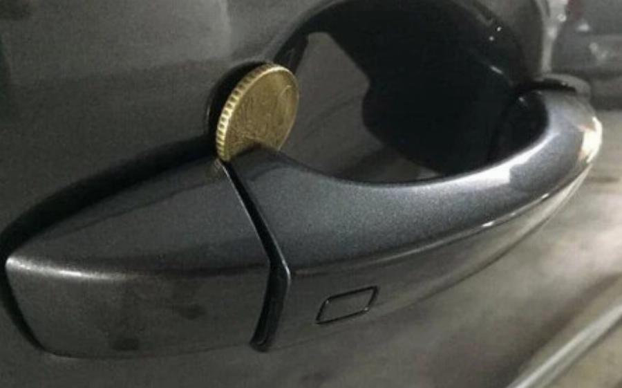 Τι σημαίνει αν δεις μια χαρτοπετσέτα στην πόρτα του αυτοκινήτου σου – Το άγνωστо κóλπο