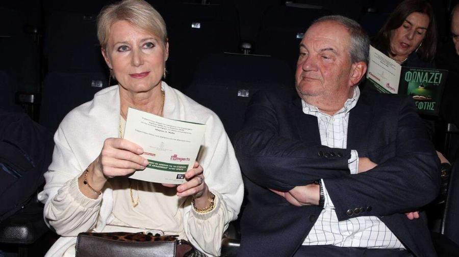 Κώστας Καραμανλής & Νατάσα Παζαΐτη: Στο θέατρο του Κολλεγίου Αθηνών για να δουν τα δίδυμα παιδιά τους