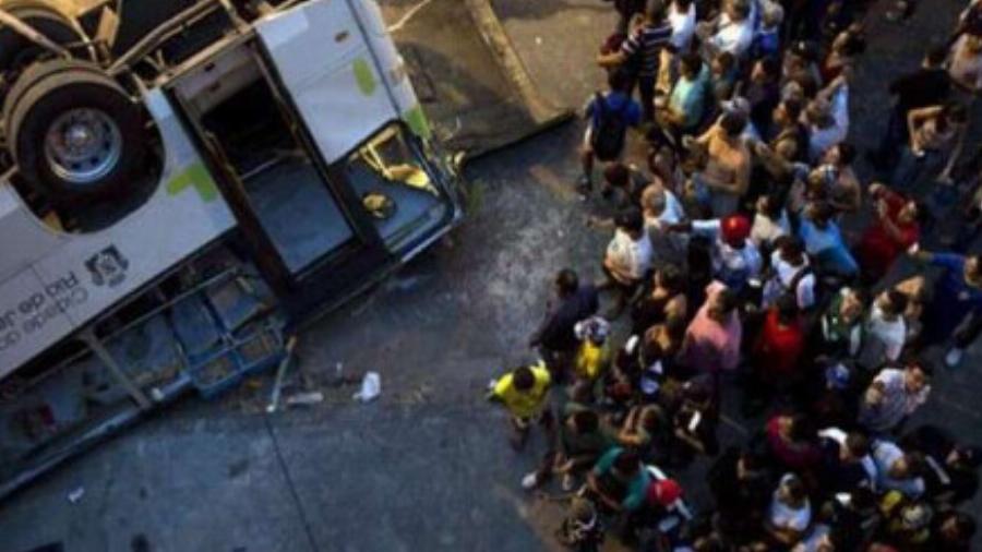 ΕΚΤΑΚΤΟ: Τραγωδία Τουλάχιστον 10 νεκροί και 42 τραυματίες σε δυστύχημα με λεωφορείο