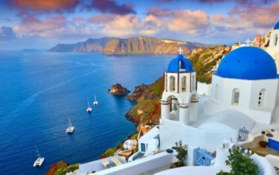 Χαμός σε ελληνική νησί – Χρέωσαν μια μερίδα μουσακά 33 ευρώ