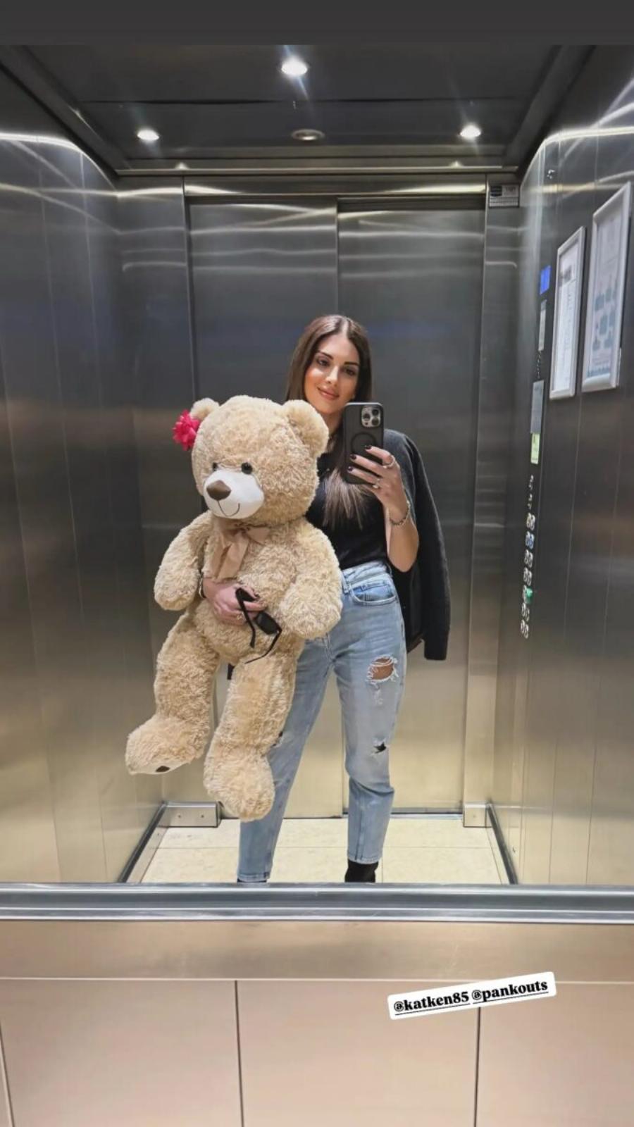 Σταματίνα Τσιμτσιλή: Επισκέφθηκε την Κατερίνα Καινούργιου στο μαιευτήριο λίγες ώρες μετά τη γέννηση της κόρης της