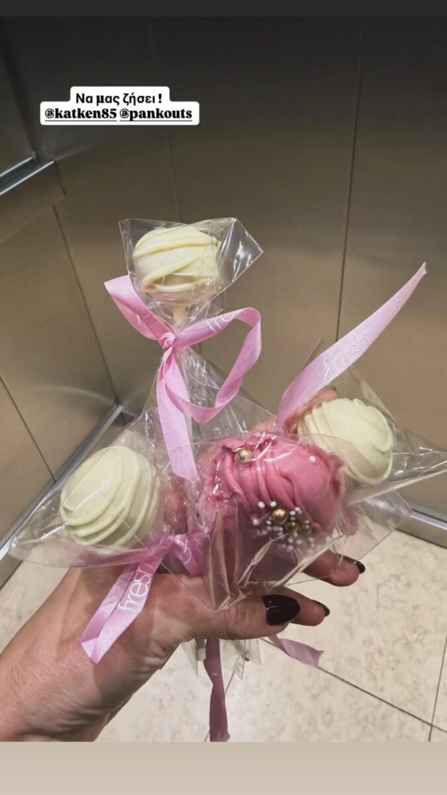 Σταματίνα Τσιμτσιλή: Επισκέφθηκε την Κατερίνα Καινούργιου στο μαιευτήριο λίγες ώρες μετά τη γέννηση της κόρης της