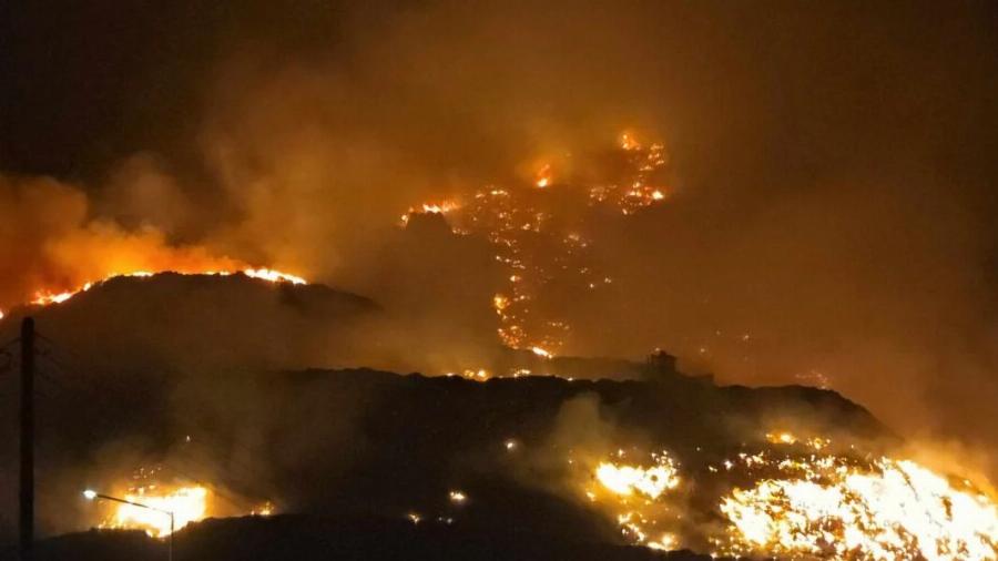 Μεγάλη Φωτιά Τώρα: Καίγεται ο ΧΥΤΑ – Σε κατάσταση έκτακτnς ανάγκης η Πυροσβεστική