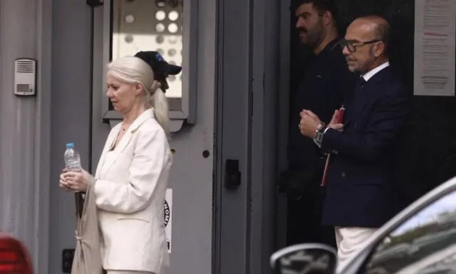 Γιώργος Μαζωνάκης: Όλη η showbiz στην κλινική των γιατρών του θανάτου – Αυτοί οι celebrities κάνουν τον σταυρό τους