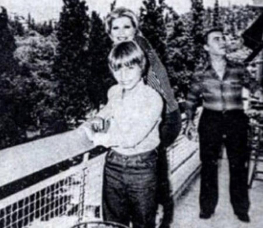 Εξαφανίστηκε μετά τον χαμό του αγαπημένου «Κοντού» του ελληνικού σινεμά η Έλσα Ρίζου: Δείτε πώς είναι σήμερα στα 90 της και με τι ασχολείται