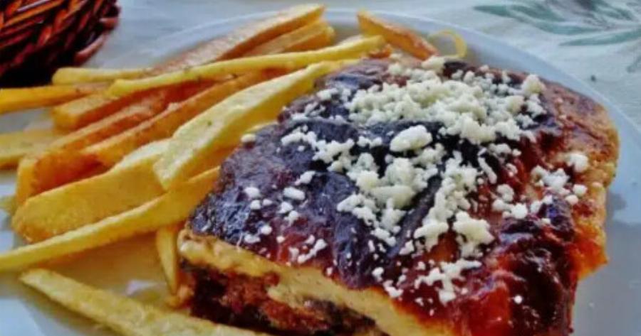 Χαμός σε ελληνική νησί – Χρέωσαν μια μερίδα μουσακά 33 ευρώ