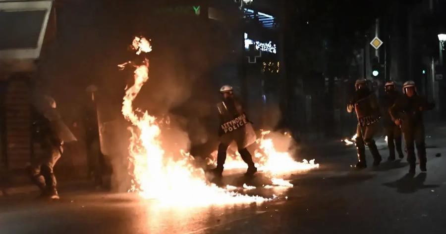 Eκτακτo τώρα – Επεισόδια στο Σύνταγμα