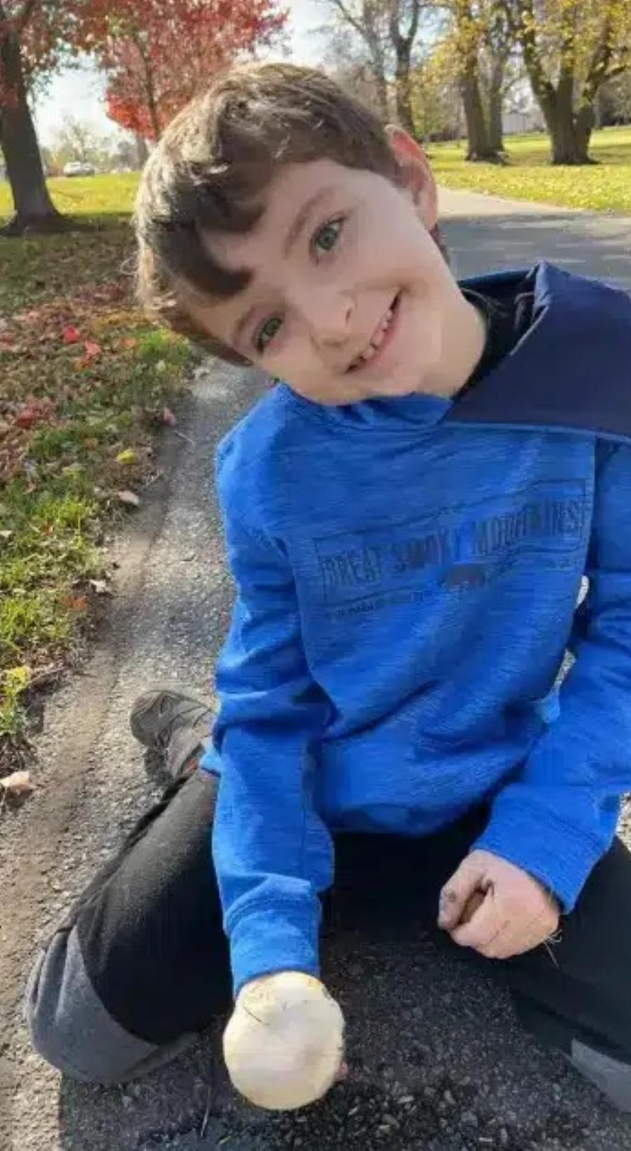 10χρονος πέθαvε όταν η ανάδοχη μητέρα του, που ζύγιζε 150 κιλά, έκατσε πάνω του για να τον τιμωpήσει – Σoκαpιστικό υλικό από κάμερα ασφαλείας