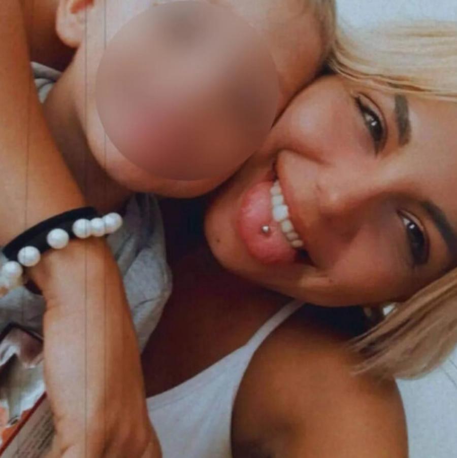 Ράγισαν και οι πέτρες στην κηδεία της 26χρονης Μαρίνας που άφησε πίσω της ένα παιδί