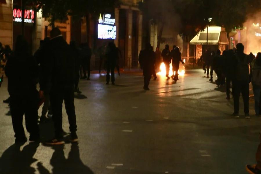 Eκτακτo τώρα – Επεισόδια στο Σύνταγμα